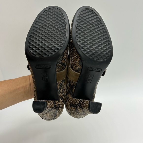 Aerosoles Mary Jane Peep Toe Heels Snake/ Suede - Picture 2 of 4